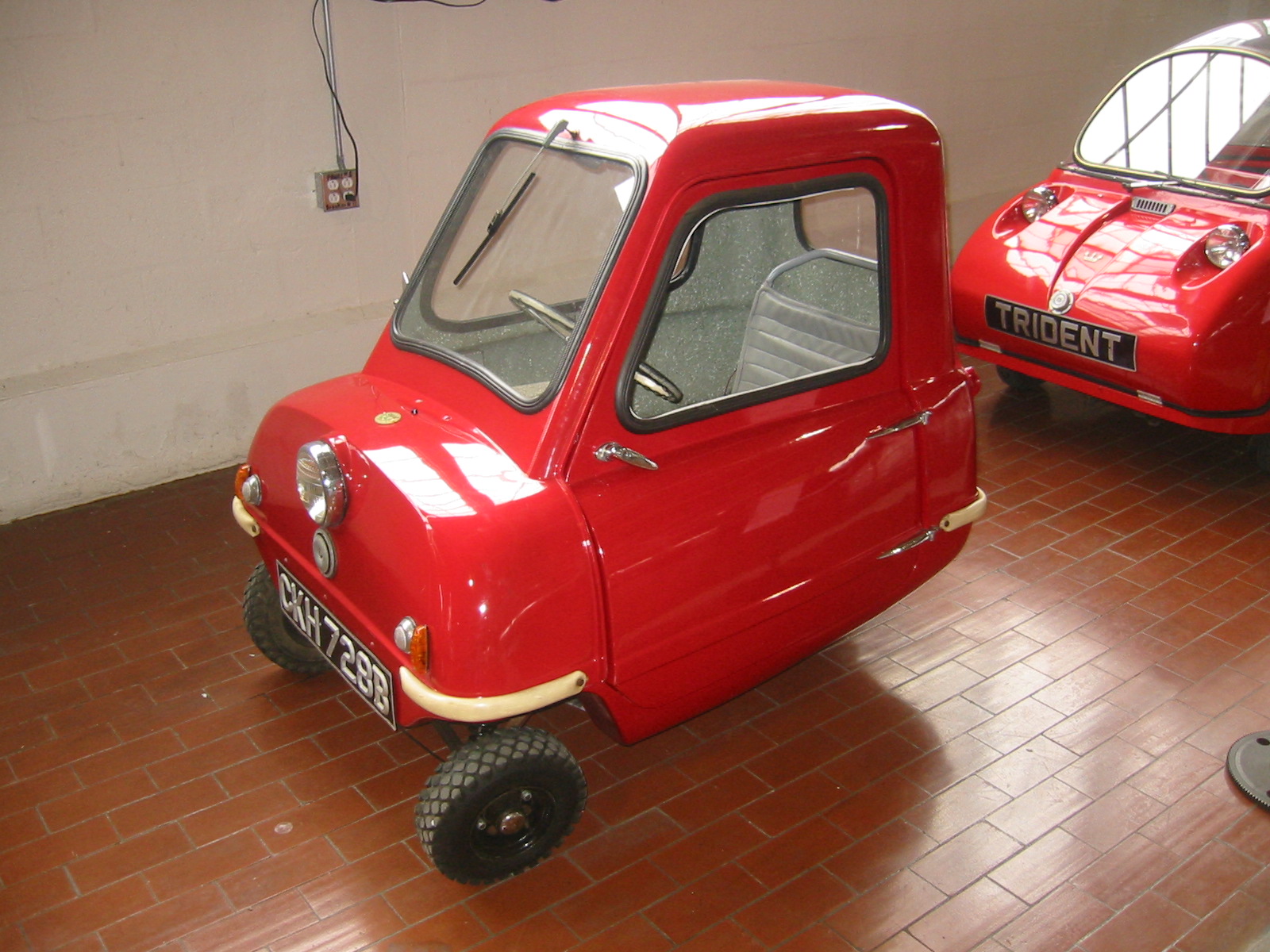1965_Peel_P50,_The_Worlds_Smallest_Car_(Lane_Motor_Museum) (1)